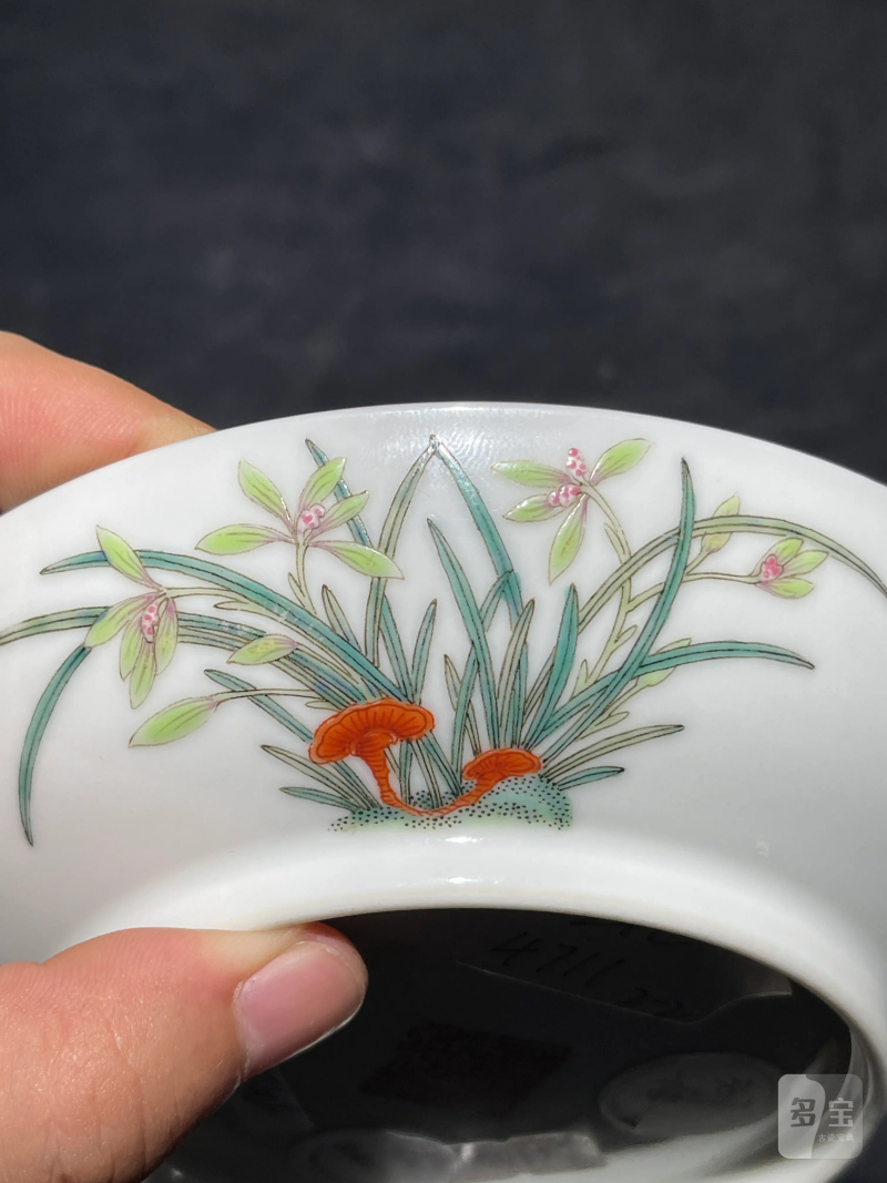 清代 粉彩花卉纹盘 - 图4